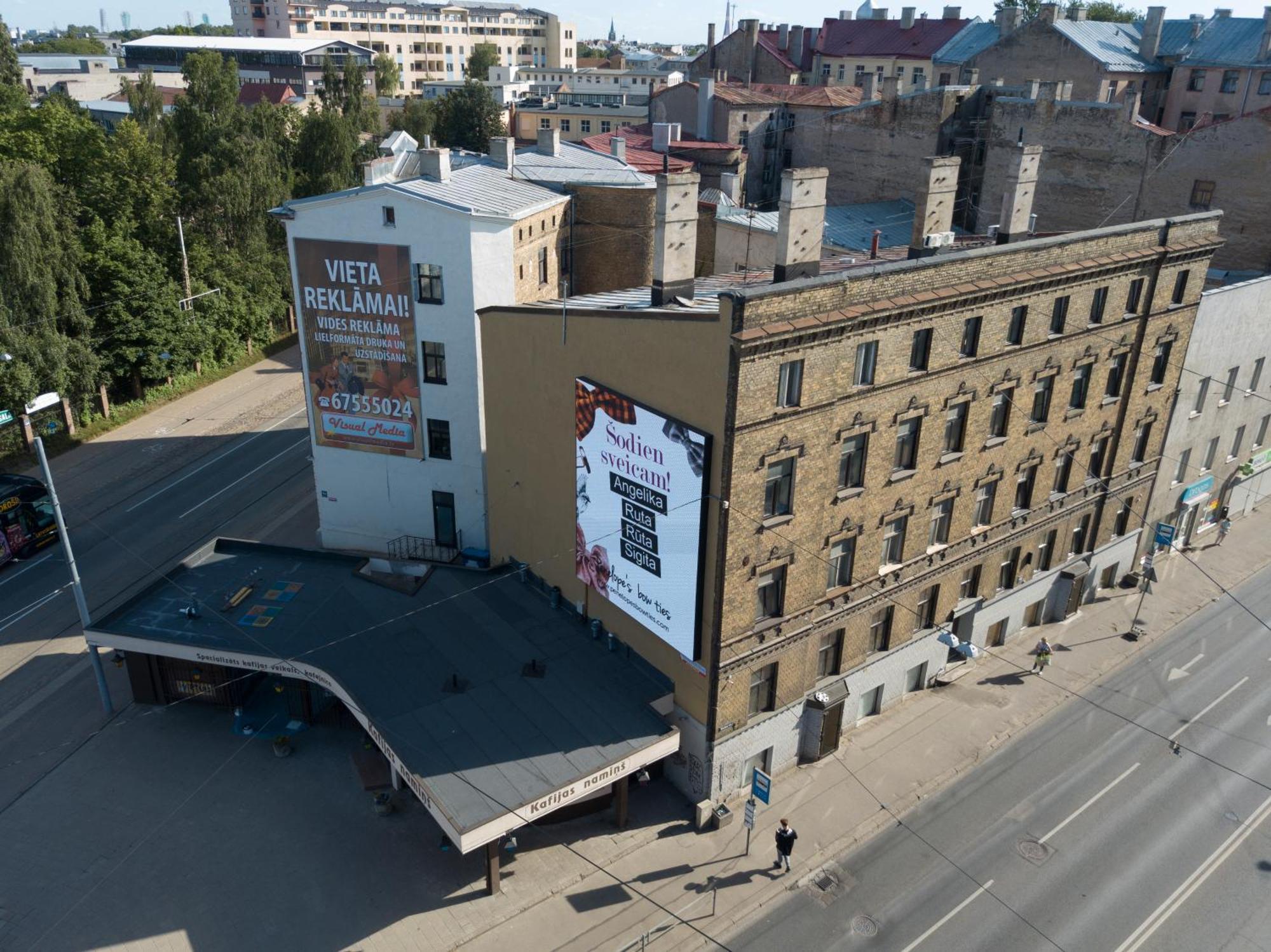 Aparthotel リガ エクステリア 写真 The building of the former cinema in 2018
