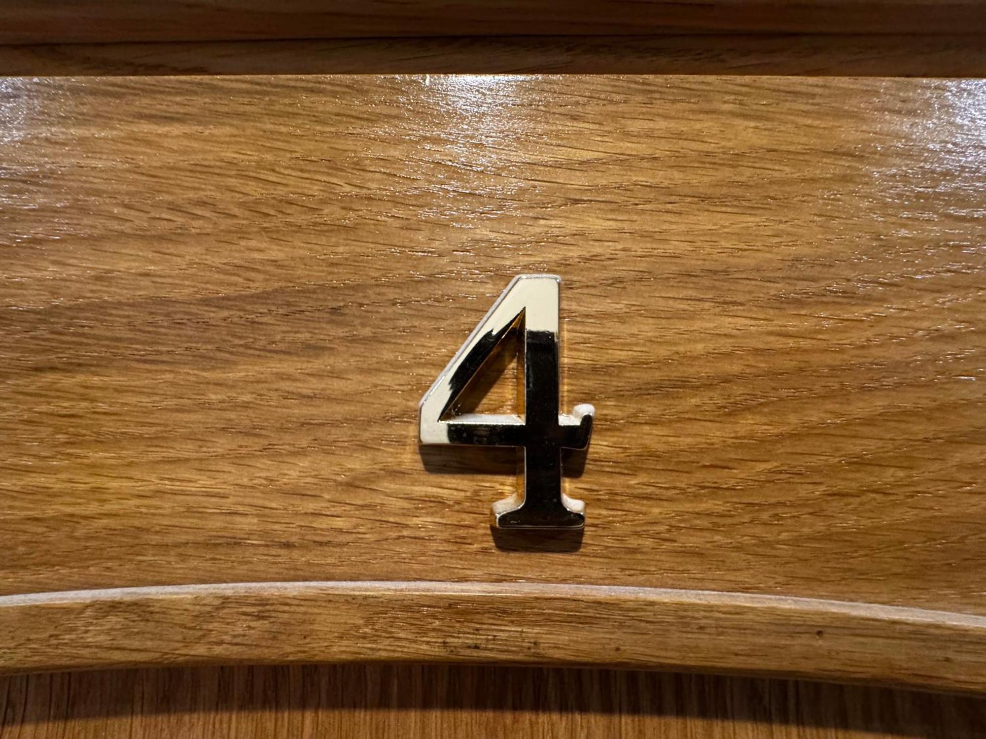 Aparthotel リガ エクステリア 写真 The number 4 on a door