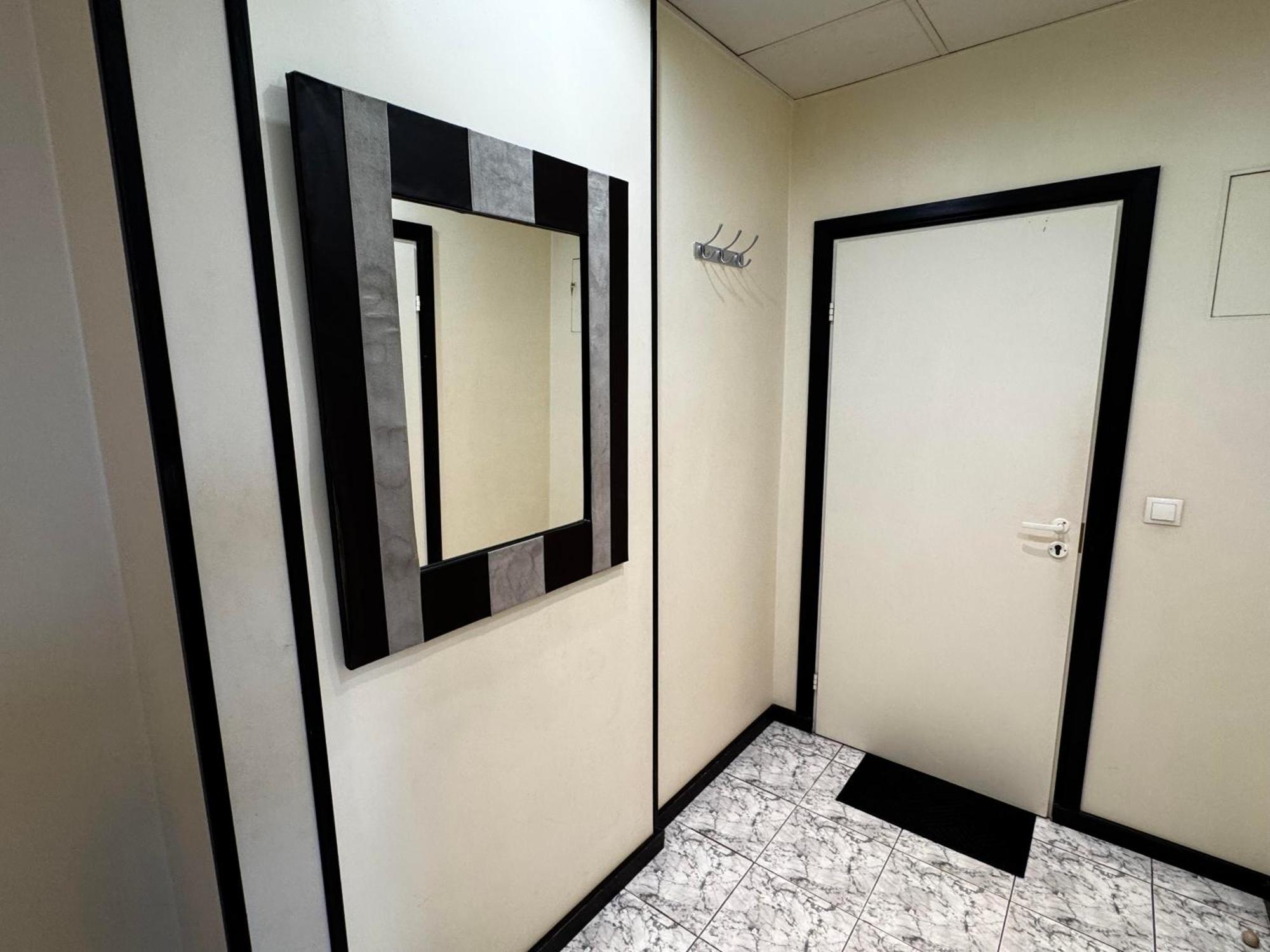 Aparthotel リガ エクステリア 写真 A mirror in a bathroom