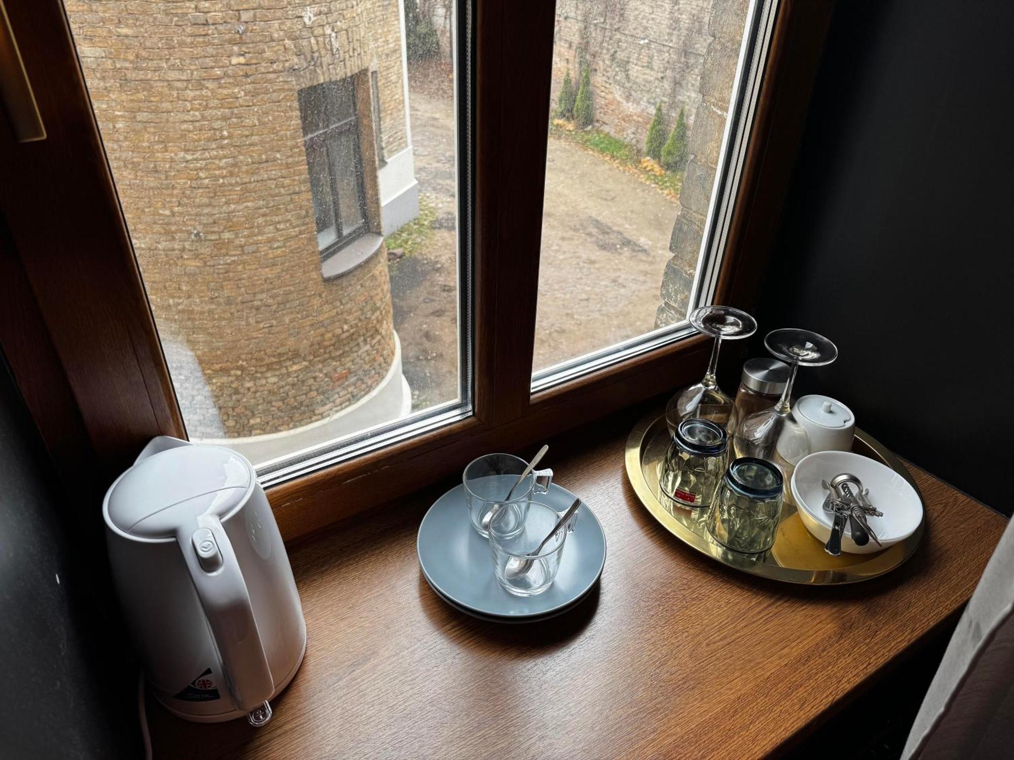 Aparthotel リガ エクステリア 写真 A tea tray in a hotel room